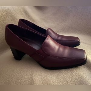 Liz Baker Low Heel Shoes: 6 1/2